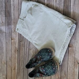Riders by Lee mid-rise light tan Bermuda jean shorts with 8.5" inseam